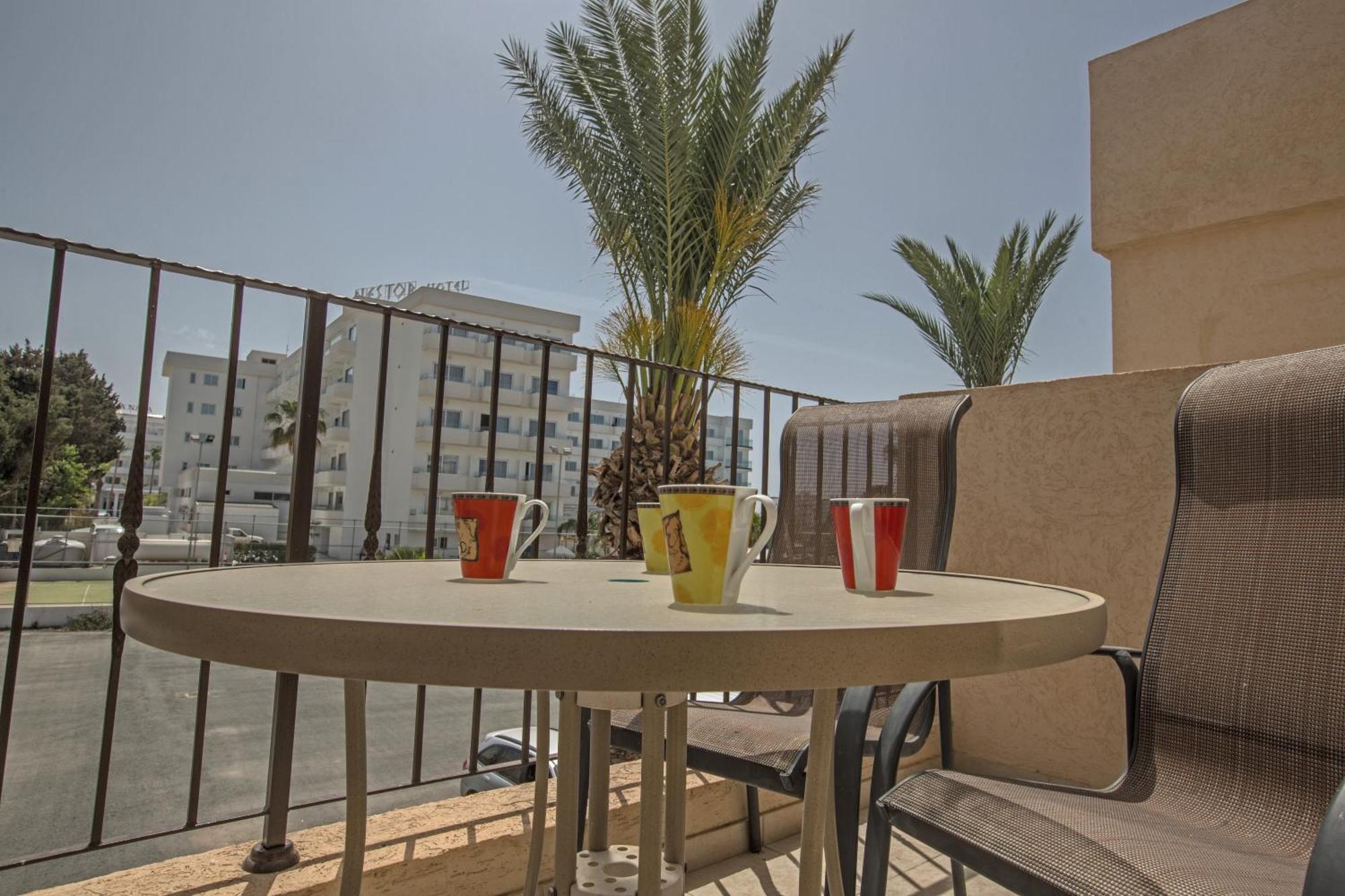 Napiana Apartments Ayia Napa Ruang foto